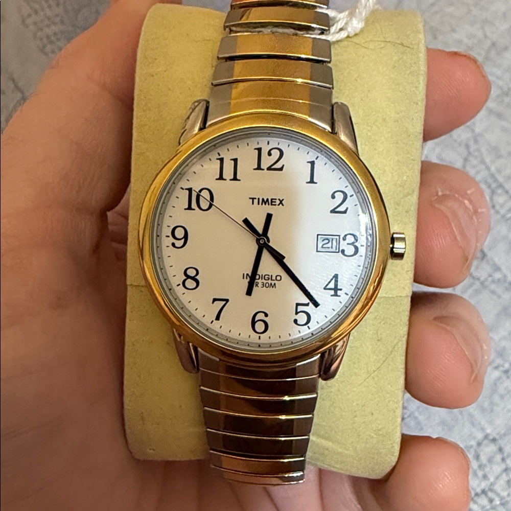 TIMEX two-tone watch. INDIGLO with date window.  

⚠️BRAND NEW⚠️
